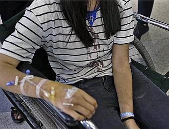 西安14岁女生放学被暴打：我也不知他们为啥打我