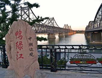 网友实拍中朝边境：完全是两个世界！