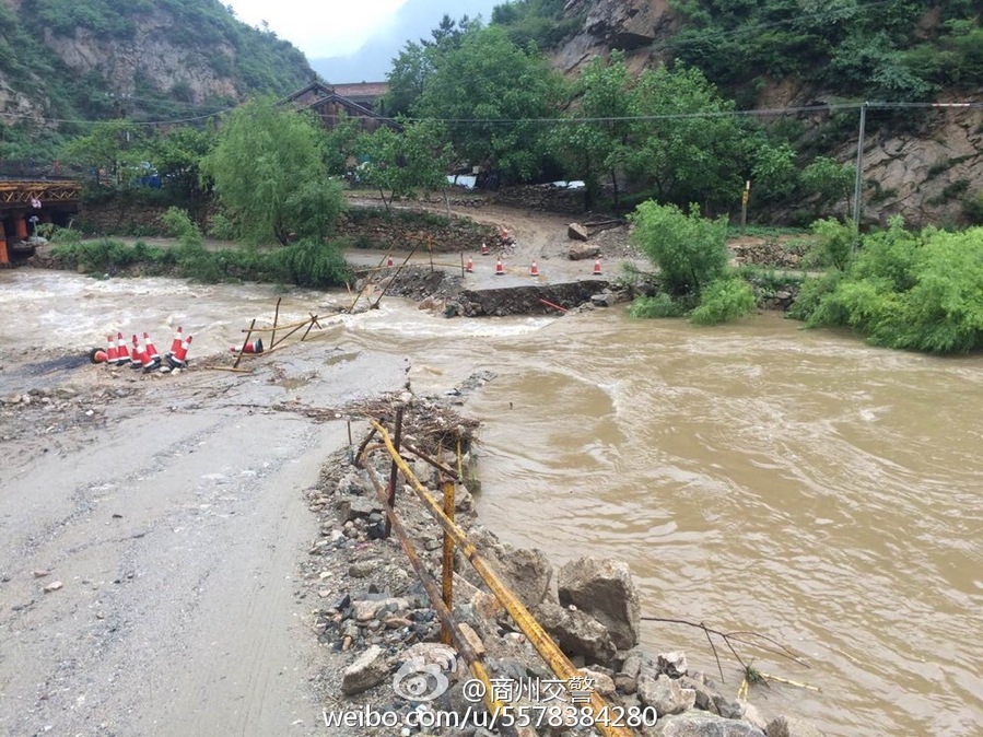 受降雨影响 312国道商洛与蓝田交界处便道被冲毁