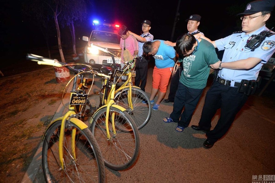 北京巡警一夜抓4贼 专偷校园公租车