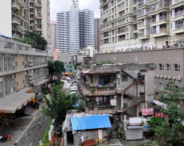 深圳钉子户坚守16年 开发商索性不拆了
