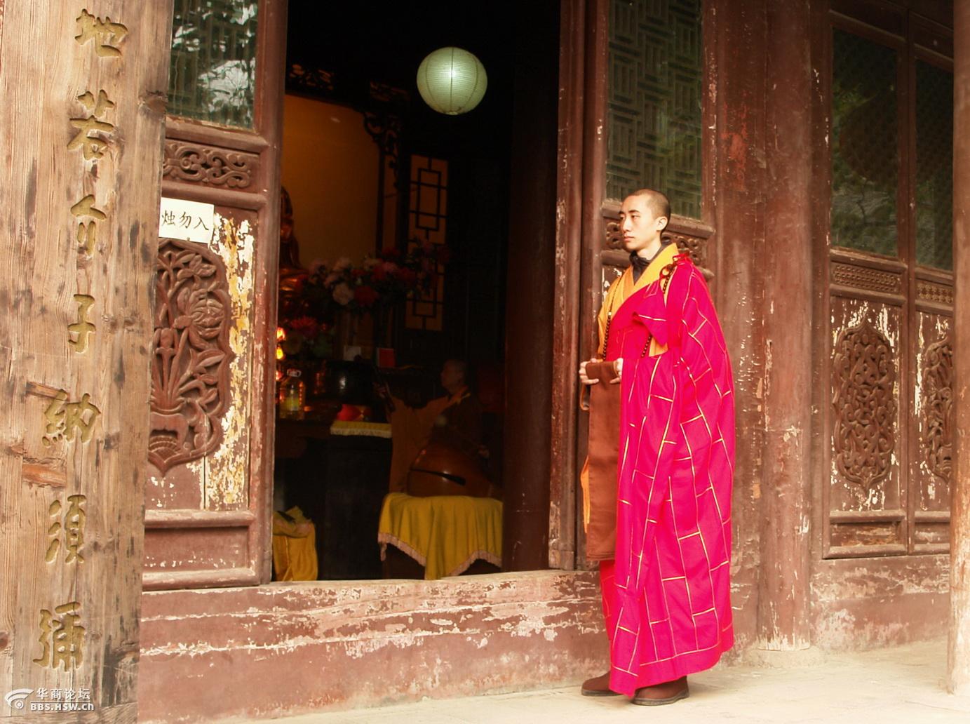 青灯孤卷,2011年拍的净业寺知客(负责接待礼仪的僧职)天空法师