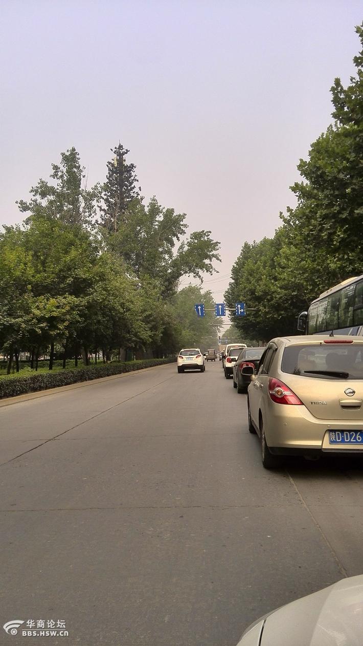 咸阳交警看过来文林路标线设置有问题