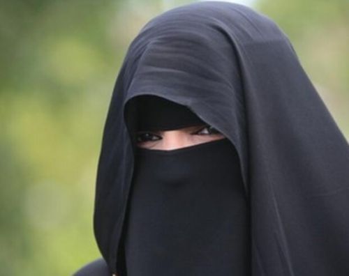 河南现黑衣蒙面女 面纱背后的岁月变迁