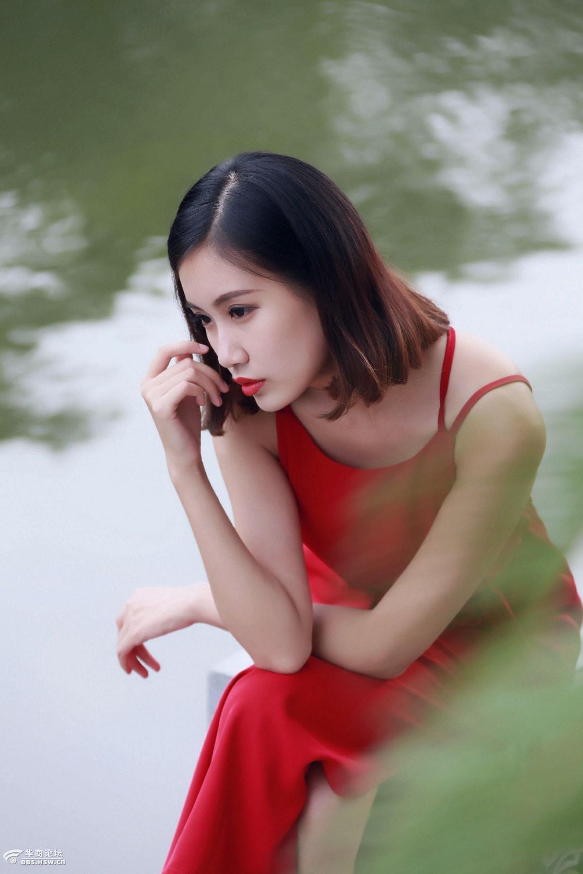 环城公园拍纸妹