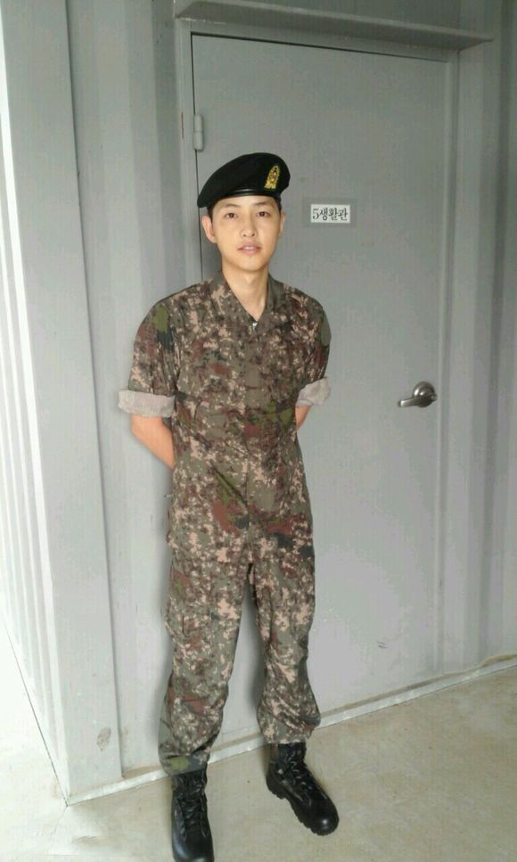 朴有天明将入伍 韩星平头入伍照谁最帅?(图)