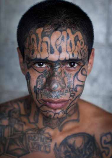 犯人统治监狱 2500名罪犯缔造"黑帮王国"