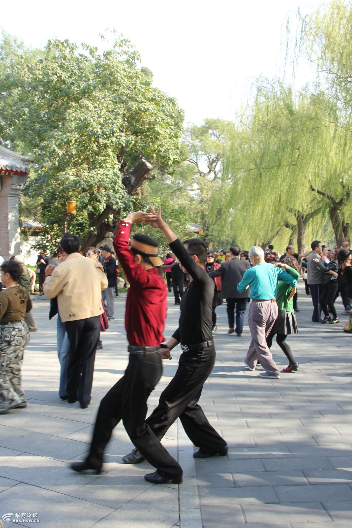 北海公园群众热舞