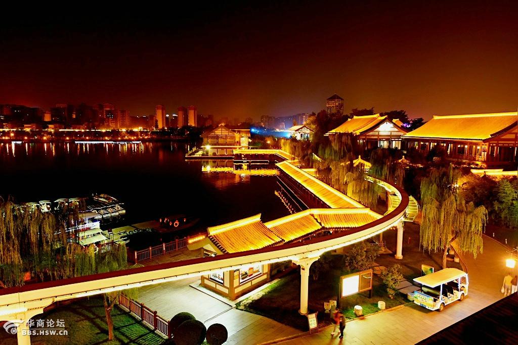 夜幕下的曲江池《南湖》