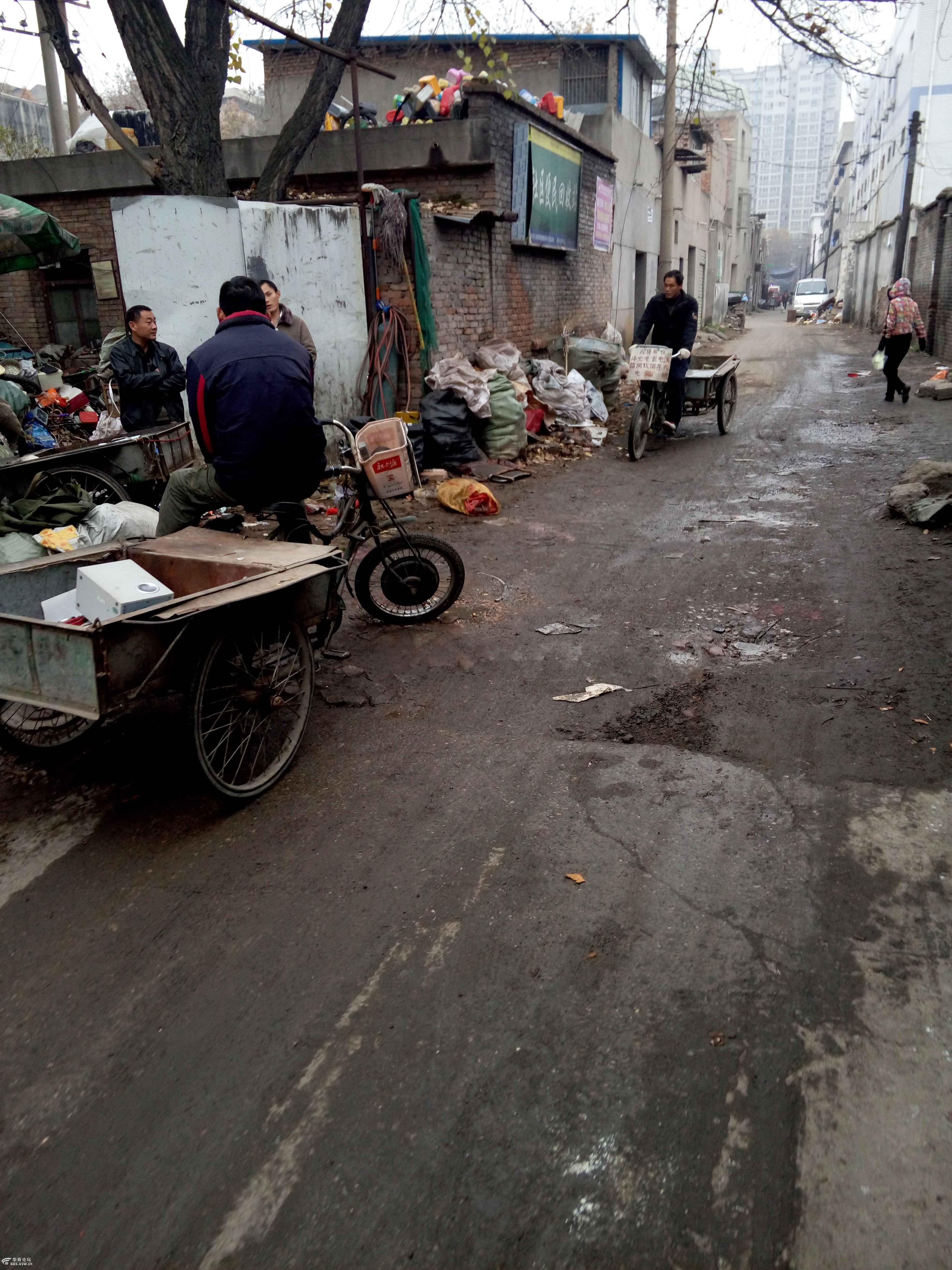 西安市红庙坡大观园市场二三厅间甘新巷环境脏乱差有图有真相