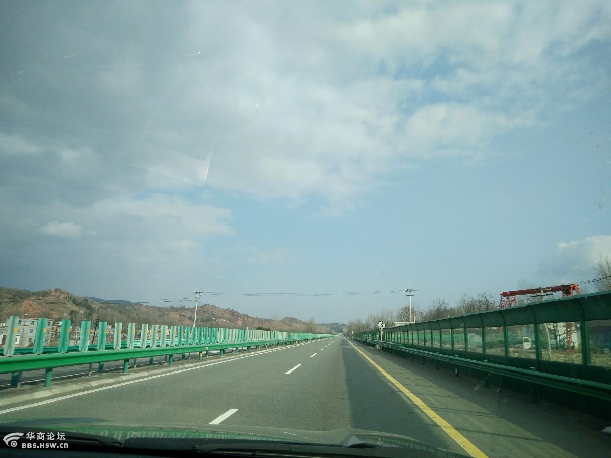 手机路拍福银高速秦岭风景