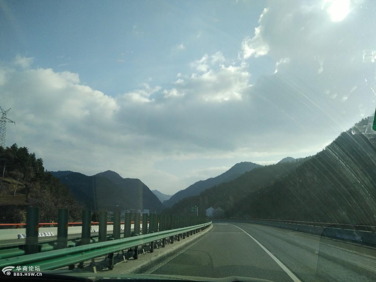 手机路拍福银高速秦岭风景