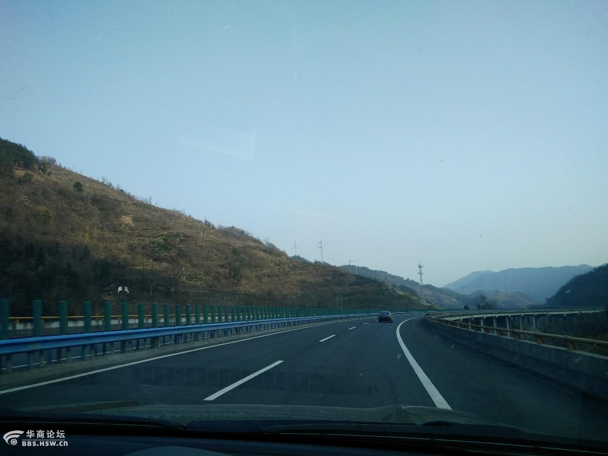 手机路拍福银高速秦岭风景