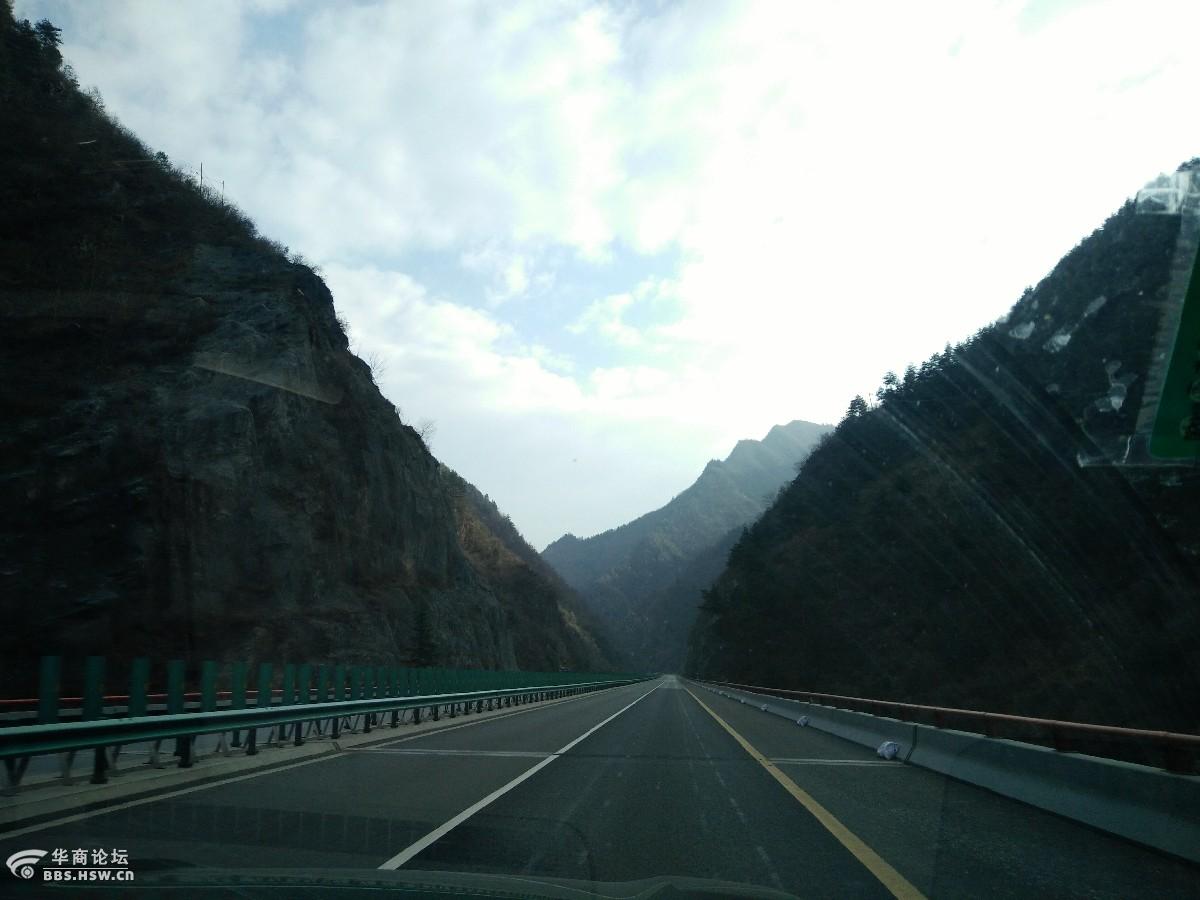 手机路拍福银高速秦岭风景