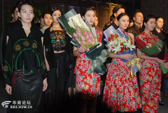 著名服装设计师徐小平亦兮归来新品展示发布震古城魏连升摄影播报