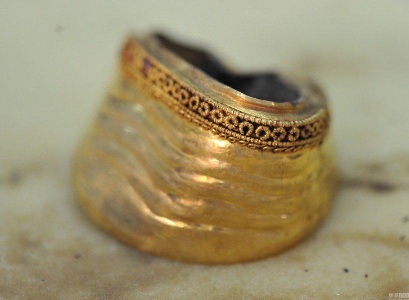 海昏侯墓马蹄金刻上中下