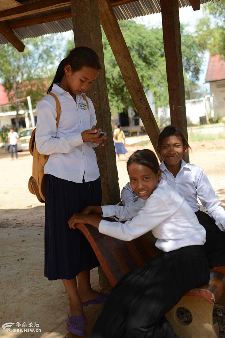 柬埔寨小学生连鞋都没得穿严建设柬埔寨23