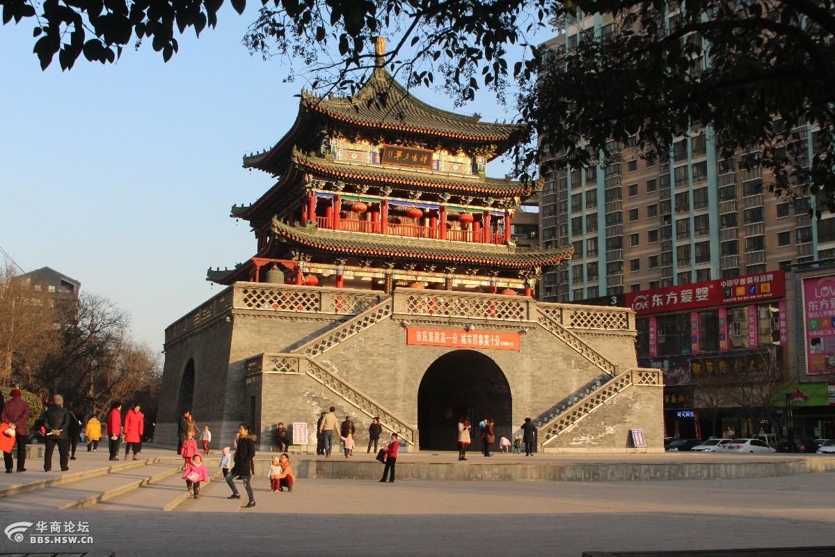 咸阳的钟楼和石刻小动物