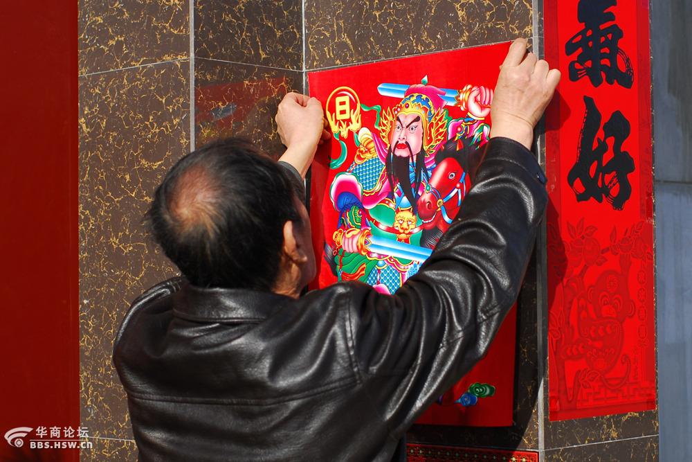 年味民俗 今日贴门神,贴对联,挂灯笼
