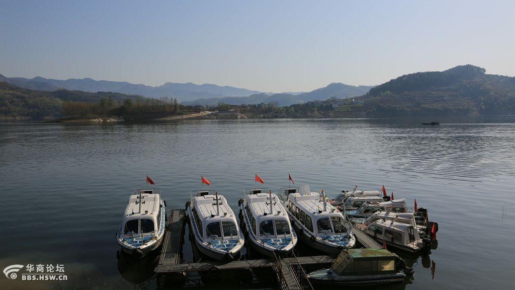 出游安康流水镇汉江乘游船观景