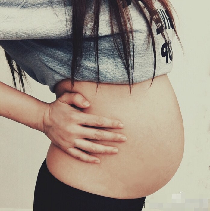 这是孕妇装?伊能静挺大肚性感的过火了(图)