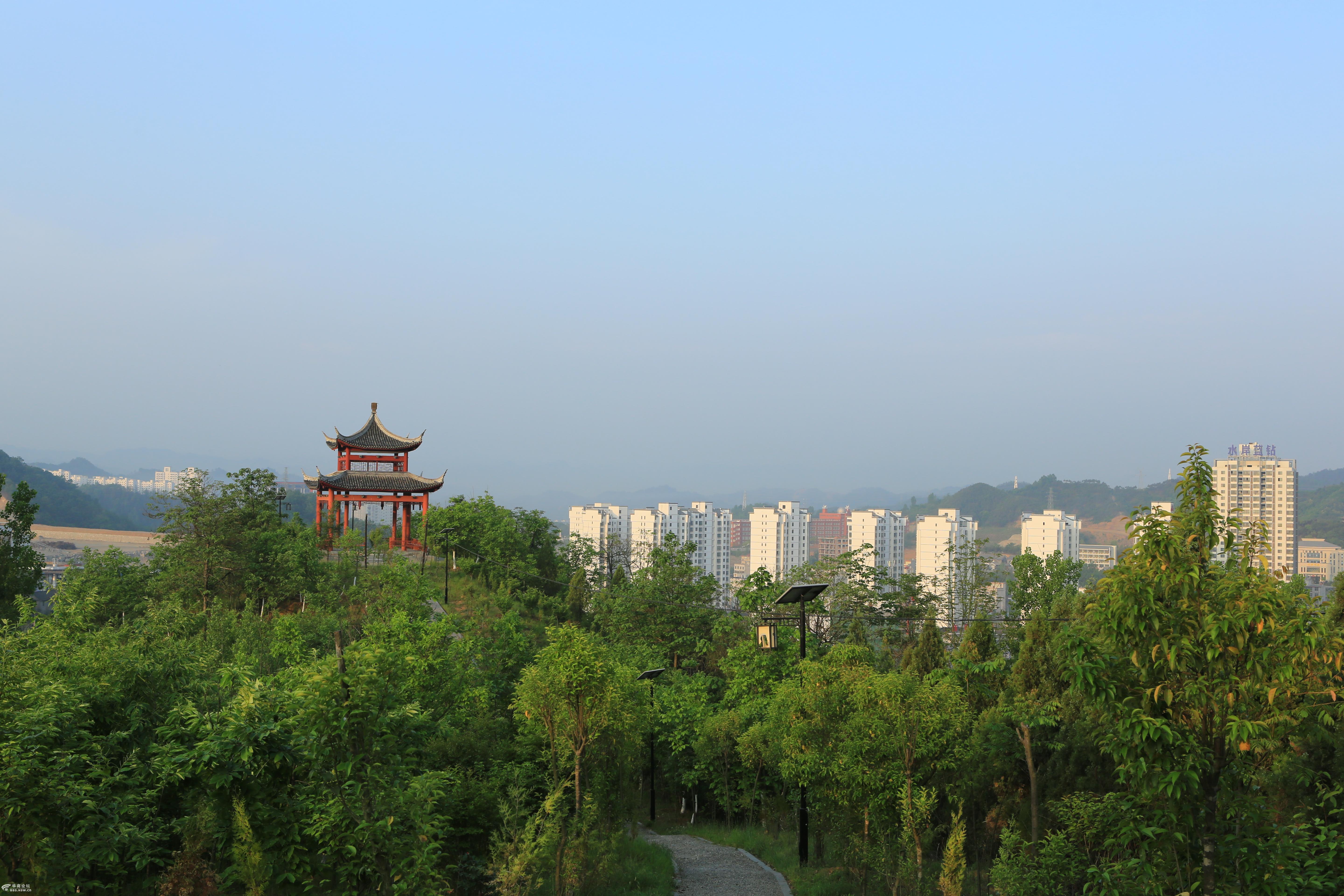 商南县塔坡顶观日出俯视美丽县城晨景