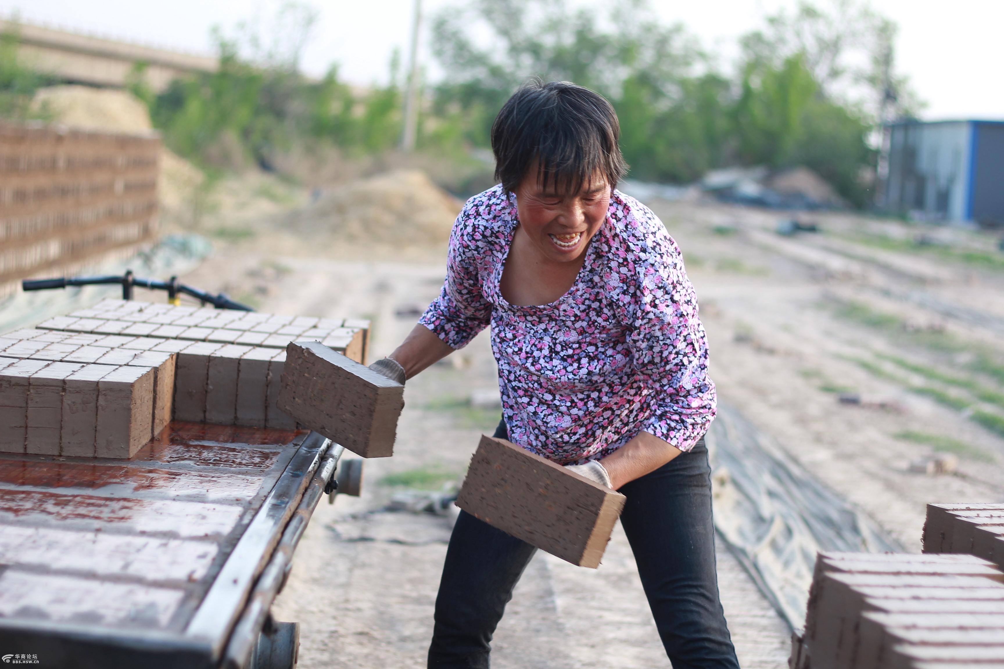 砖厂女娃写真美美哒