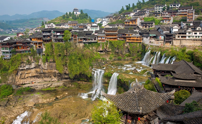 神秘大湘西环线芙蓉镇红石林坐龙峡凤凰古城张家界7日深度游