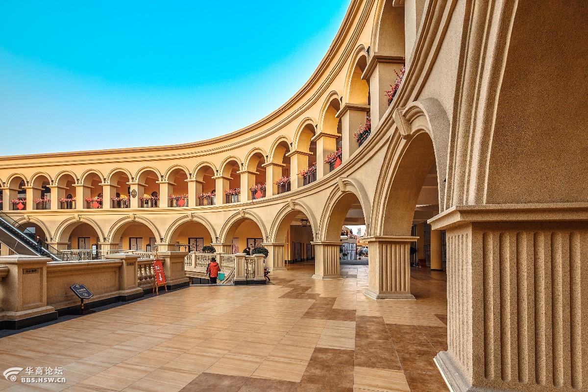 其实临潼还有一个有名的欧洲小镇——奥特莱斯小镇