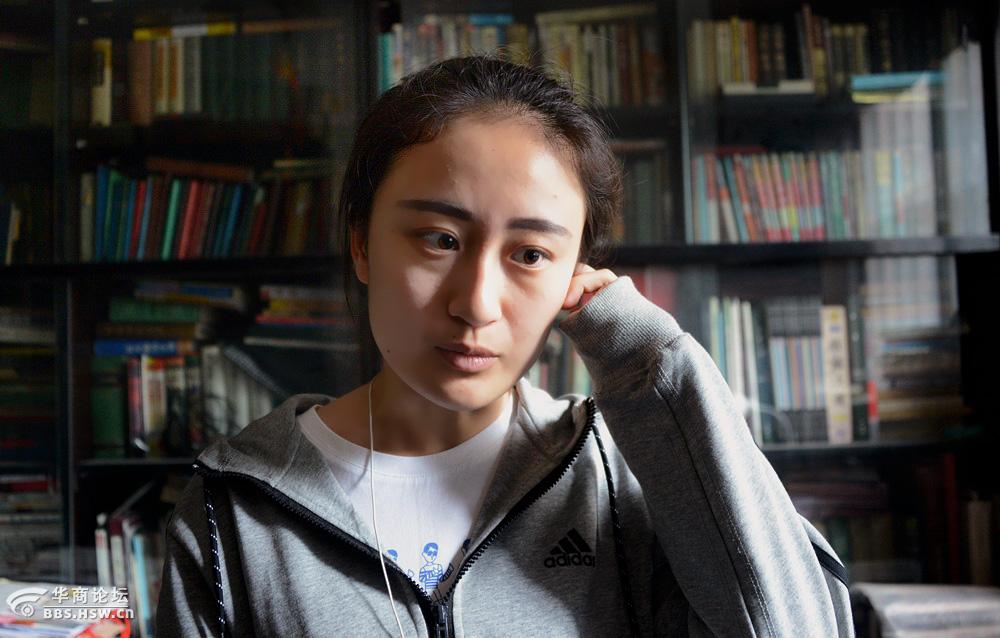 陕西新闻电台漂亮女记者来家采访严建设