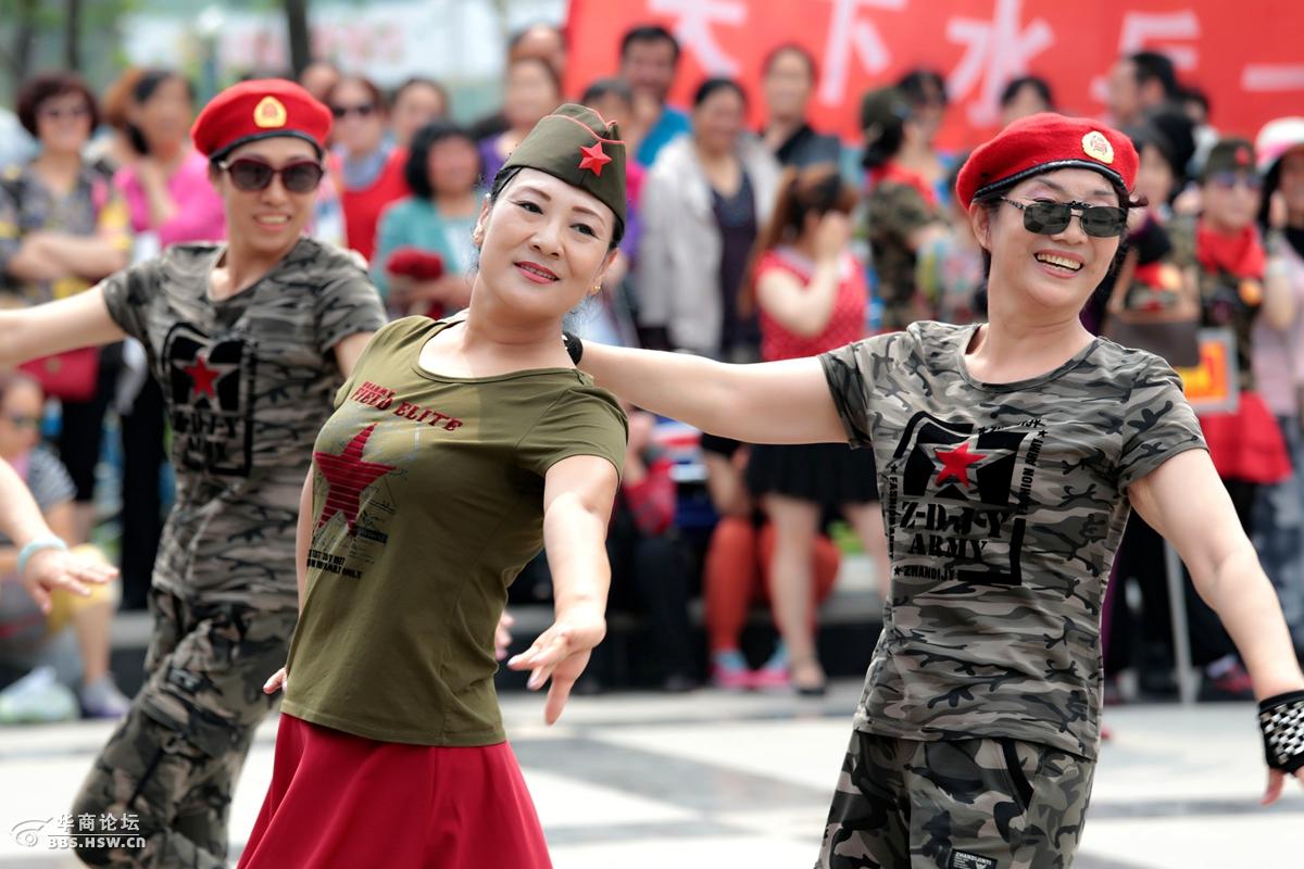 英姿飒爽的水兵舞